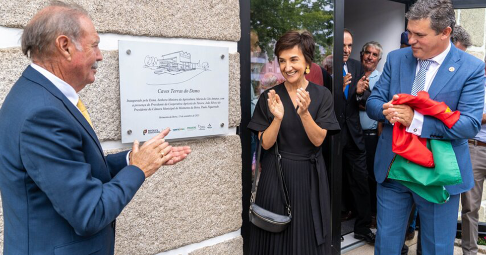 Ministra inaugura as Caves Terras do Demo